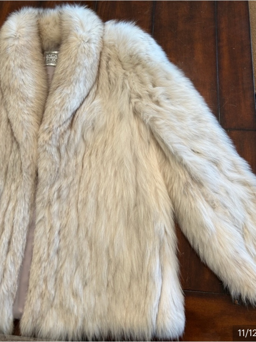 Luxury Saga Fox fur coat - Picture 6 of 9